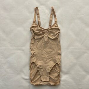 SKIMS SEAMLESS SCULPT BRIEF BODYSUIT